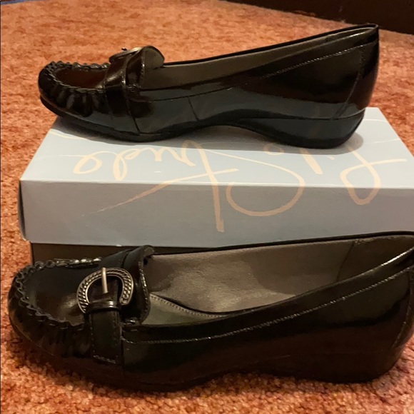 Shoes - Picture 4 of 4